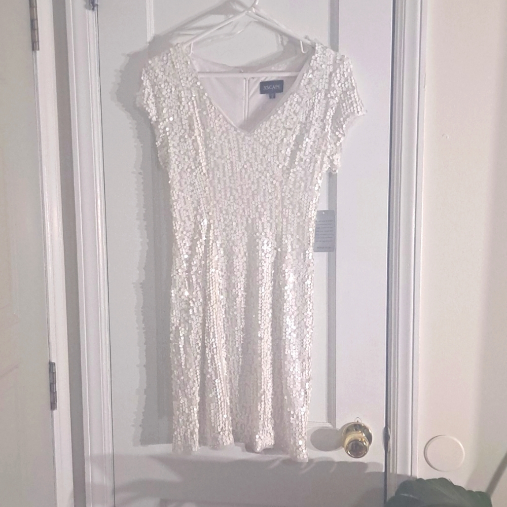 NWT XSCAPE WHITE SEQUIN MINI DRESS WITH CAP SLEEVES SZ 12🏖